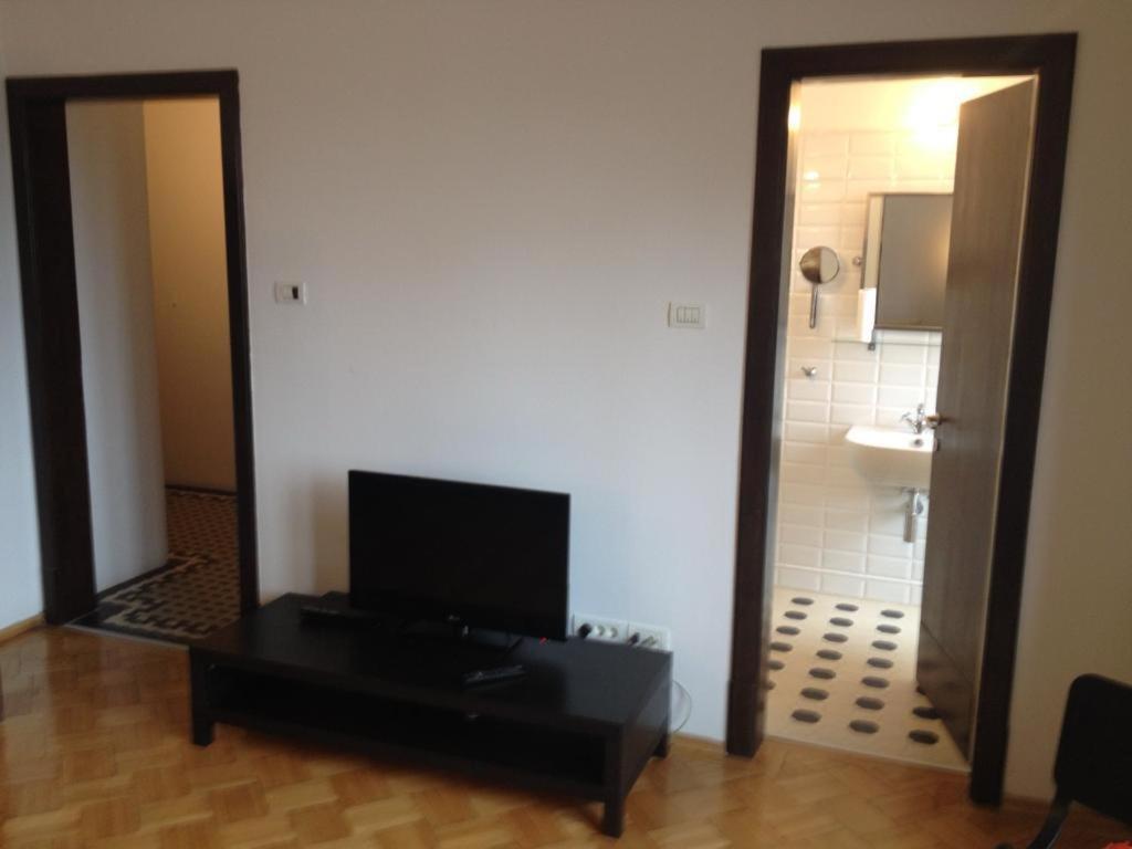 Central Studio Across From Intercontinental บูคาเรสต์ ภายนอก รูปภาพ